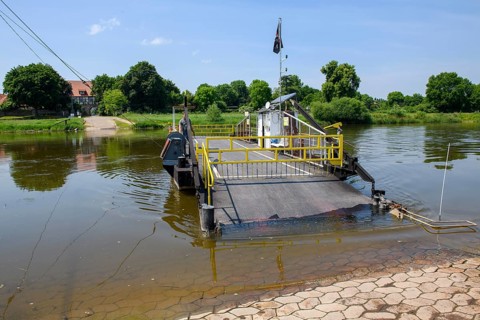 Yaw rope ferry across Weser