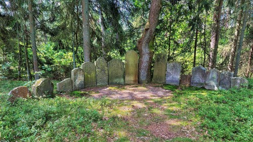 Many gravestones in a semicircle