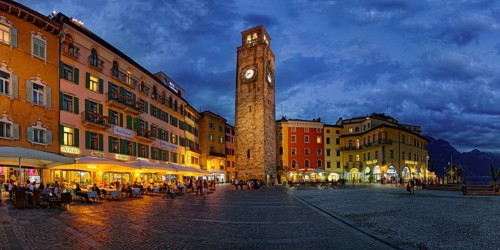Piazza Novembre with Torre Apponale in the evening