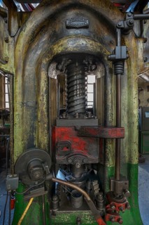 Spindle press in a drop forge