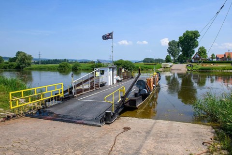 Yaw rope ferry across Weser