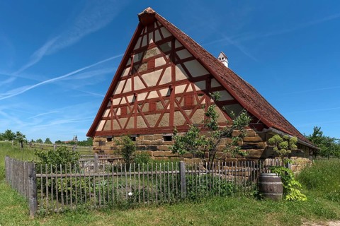 Farmhouse around 1730 with farm garden