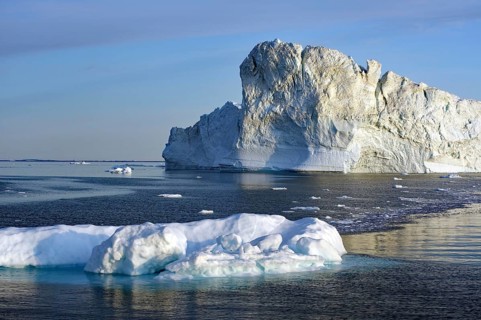 Icebergs in the midnight sun