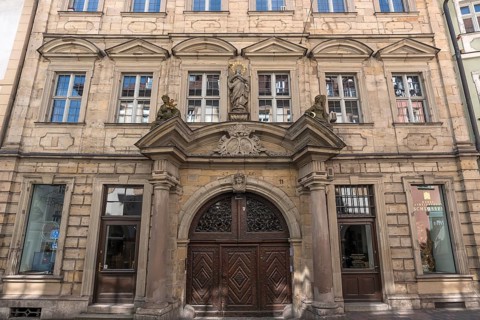 Facade of the Bibra-Palais