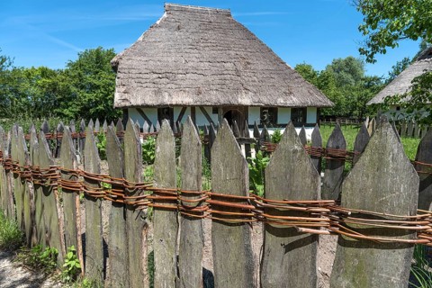 Wooden fence connected with willow rods