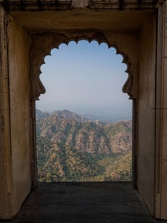 View from the fortress Kumbhalgarh into the Aravalli Mountains