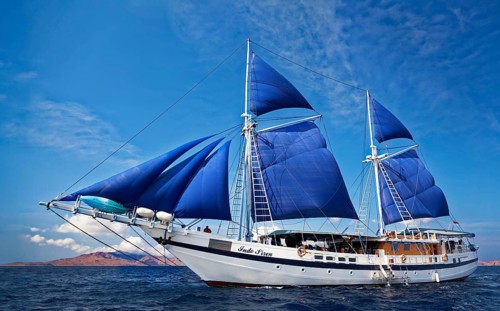 Sailing schooner S/Y Indo Siren