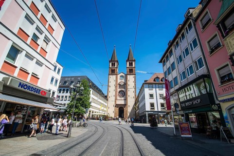 Pedestrian zone with the cathedal in the background