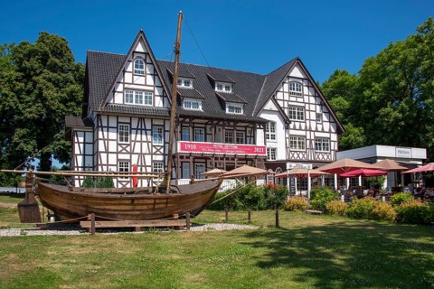 Hotel Hitthim with cafe and restaurant
