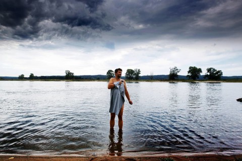 Man bathing in Elbe
