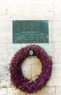 Memorial plaque with the names of the shot officers