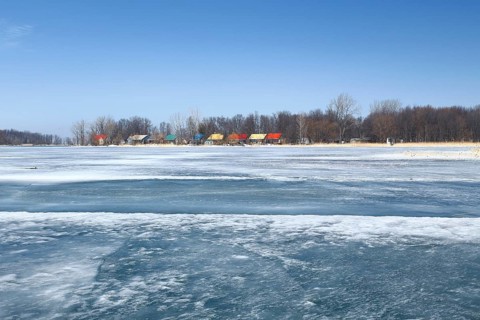Thick ice on the Saint Lawrence River