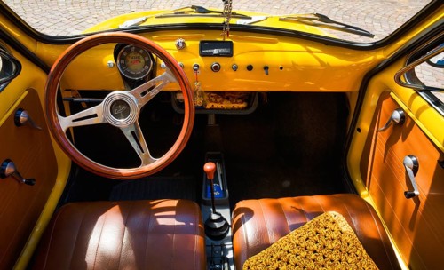 View into the cockpit of a Fiat Nuova 500 Cinquecento