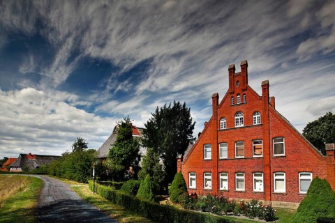 Hallenhauser in the marshland village of Konau