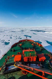 Bow of the Icebreaker '50 years of victory' on its way to the North Pole