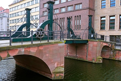 Jungfernbruecke