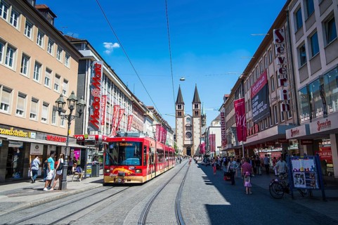 Pedestrian zone with the cathedal in the background
