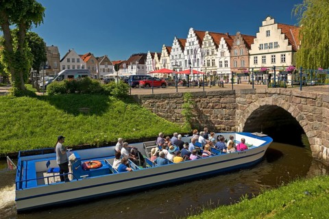 Bridge over the central canal Mittelburggraben with gabled houses