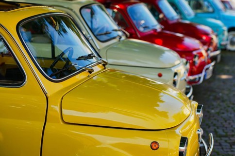 Various parked Fiat Nuova 500 Cinquecento