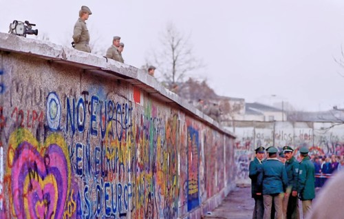 Wall in front of the Brandenburg Gate