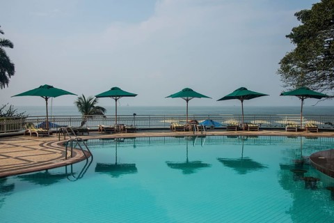 Swimming pool at a Luxus hotel on Lake Kivu