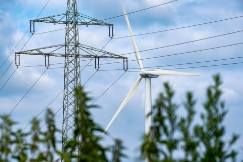 Wind turbines and power pylons at the Rundlingsdorf Gistenbeck