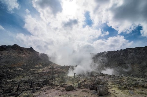 Smokey Iozan (sulfur mountain) active volcano area