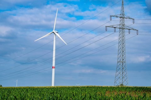 Wind turbines and power pylons at the Rundlingsdorf Gistenbeck