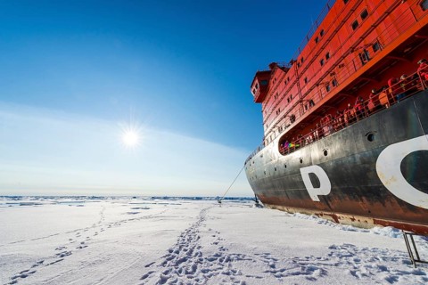 Icebreaker '50 years of victory' on the North Pole