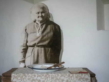 Peasant woman at the dining table