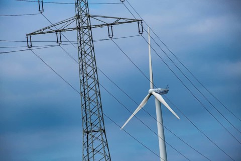 Wind turbines and power pylons at the Rundlingsdorf Gistenbeck