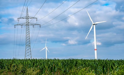Wind turbines and power pylons at the Rundlingsdorf Gistenbeck