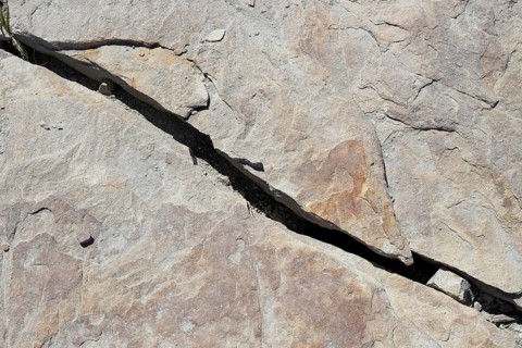 Stone pattern in a dry riverbed
