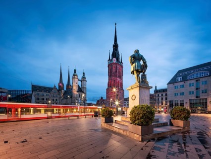 Market place with market church Unser Lieben Frauen