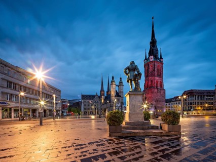 Market place with market church Unser Lieben Frauen