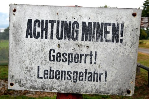 Sign Achtung Minen