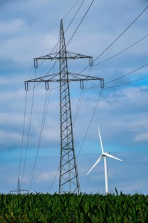 Wind turbines and power pylons at the Rundlingsdorf Gistenbeck