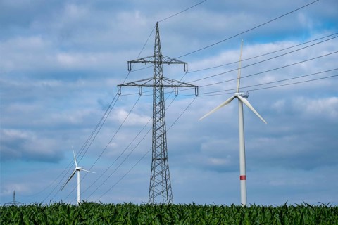 Wind turbines and power pylons at the Rundlingsdorf Gistenbeck