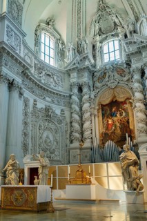 Main altar of the Theatine Church with figures of saints