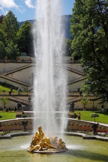 Flora fountain with fountain in the castle park of Linderhof Castle