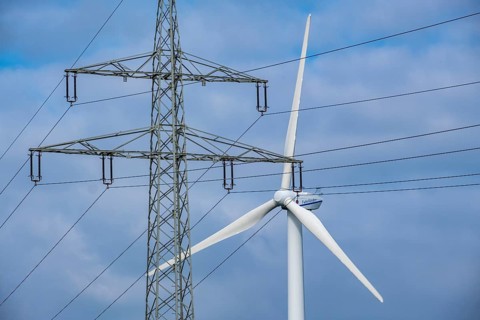 Wind turbines and power pylons at the Rundlingsdorf Gistenbeck