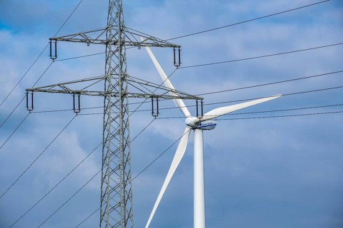 Wind turbines and power pylons at the Rundlingsdorf Gistenbeck
