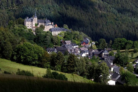 Place with Lauenstein Castle