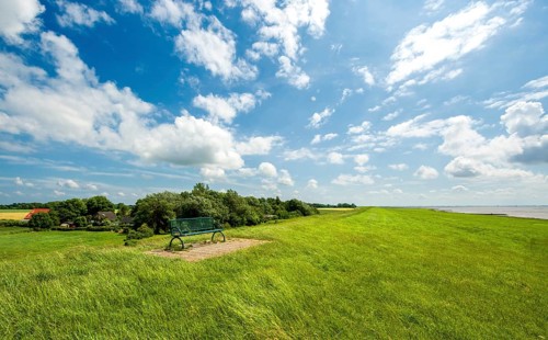 Bench in panoramic position on the dike at the Wurster North Sea coast between Dorum-Neufeld and Wremen