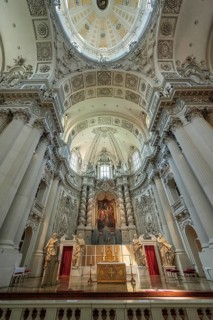 Ceiling vault and main altar
