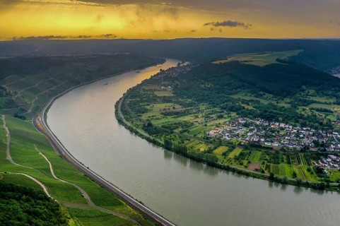 View from the Gedeonseck down to the Rhine bend