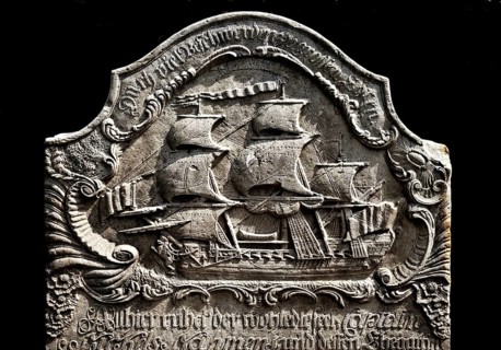 Speaking gravestone of Nickels Nahmens with a merchant frigate