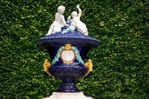 Ornamental glazed ceramic vessel with putti