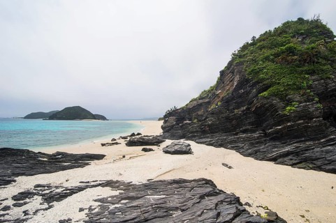 Furuzamami Beach