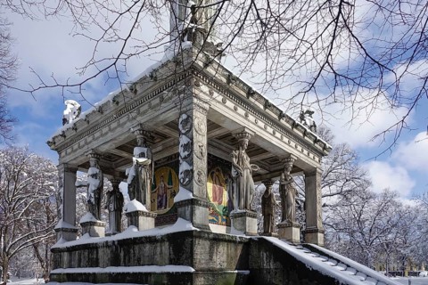 Peace angel or peace monument above the Prinzregent-Luitpold-Terrasse in the Maximiliansanlagen